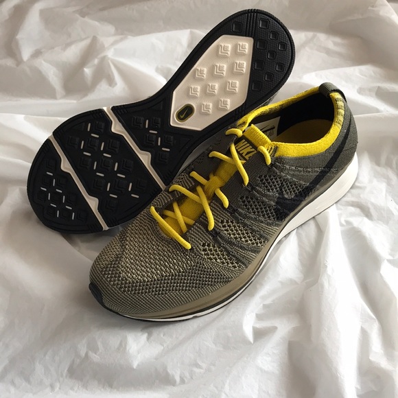 NWT Nike Flyknit Trainer - Picture 7 of 8